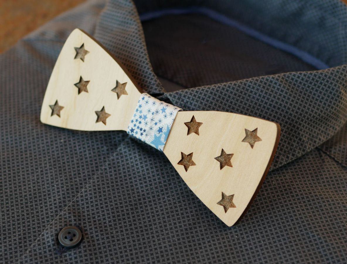 Houten strik met sterren om te personaliseren made in France