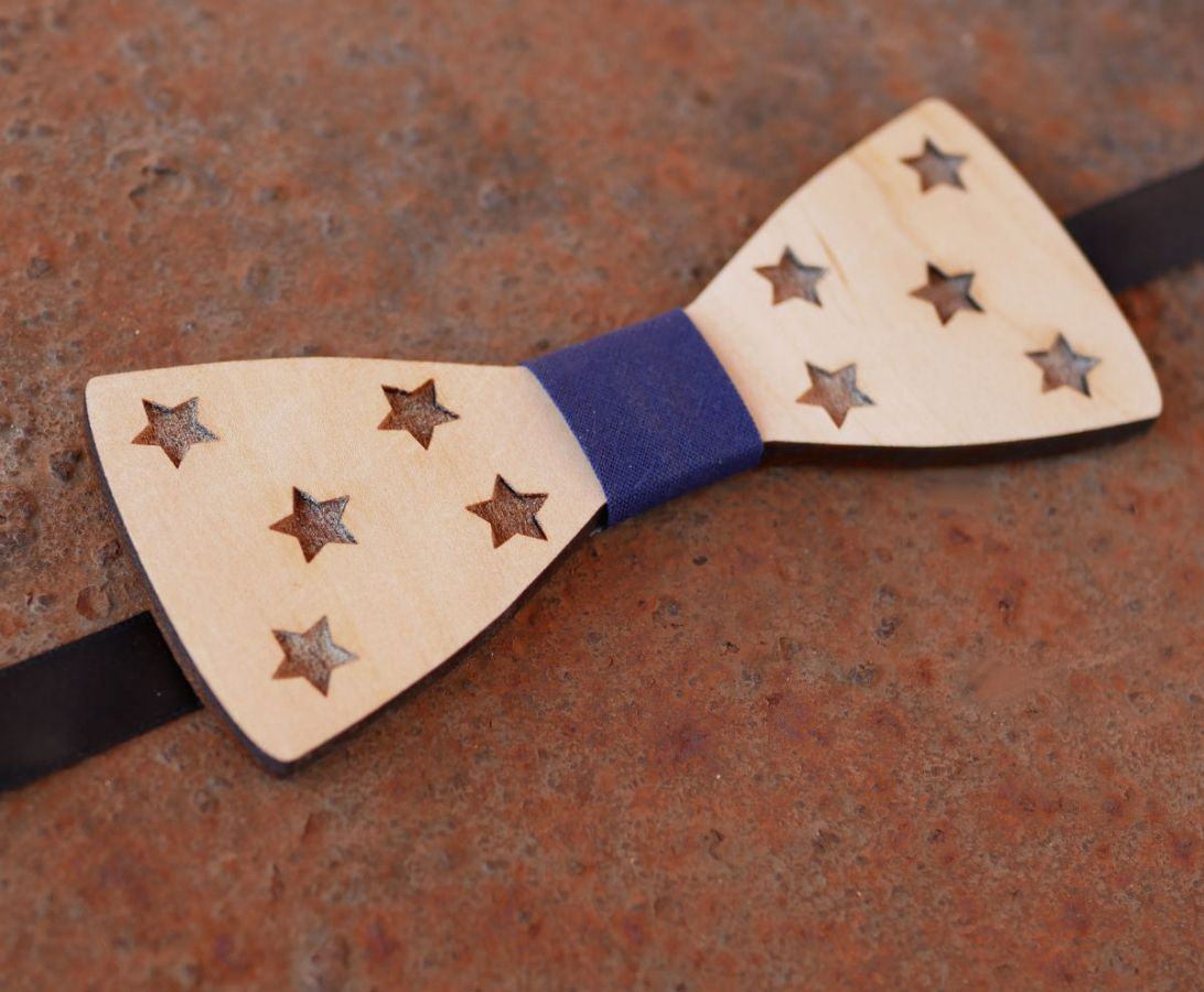 Houten strik met sterren om te personaliseren made in France
