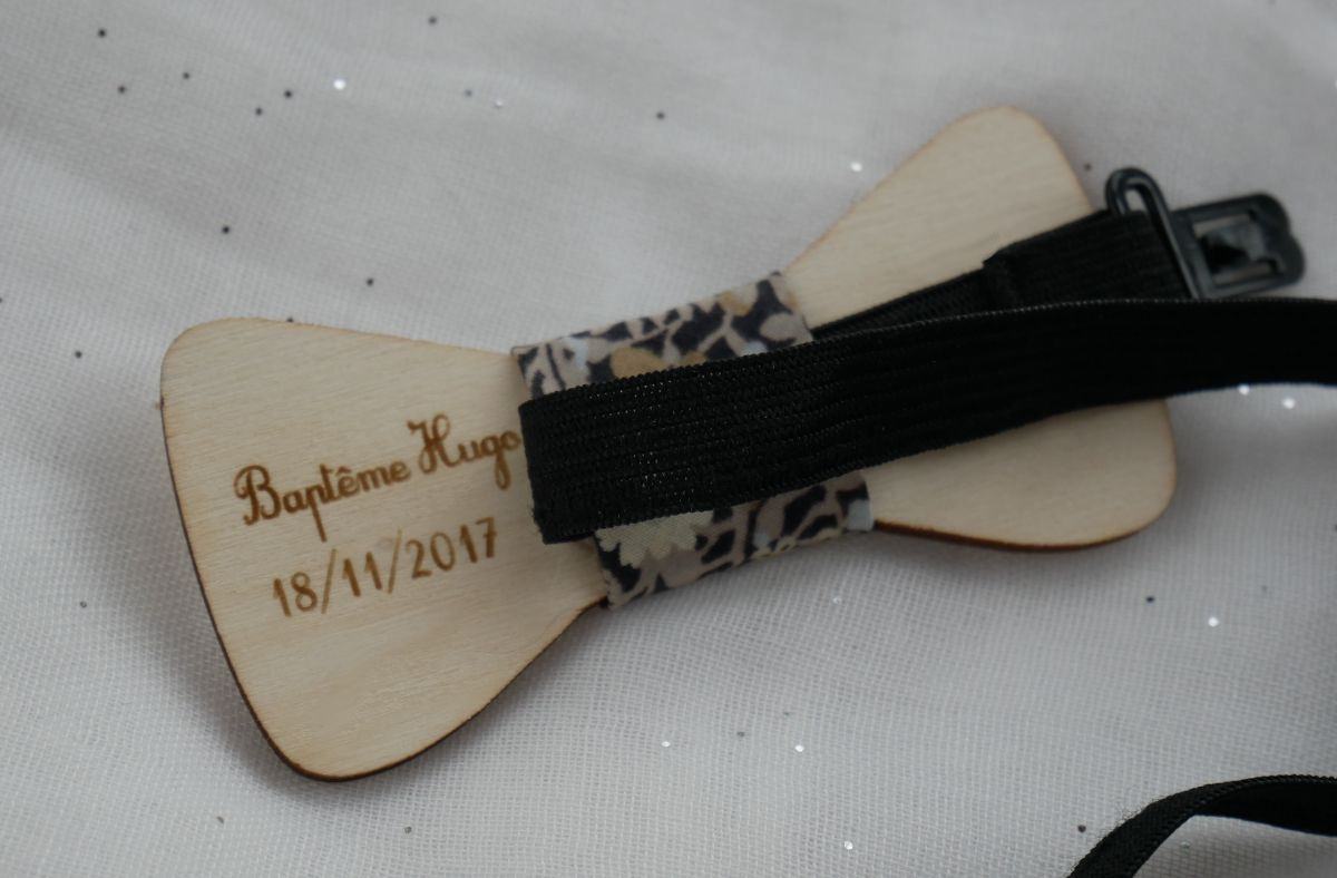 Populier houten babystrikje dat kan worden gepersonaliseerd