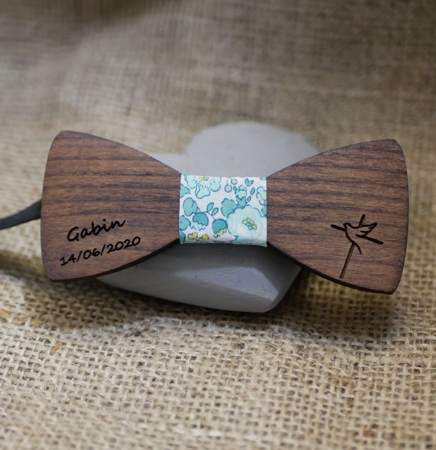 Houten vlinderdasje voor kinderen met gegraveerd ontwerp naar keuze, gemaakt in Frankrijk
