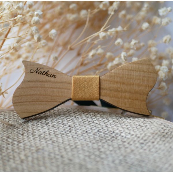 Asymmetrische kersenhouten strik voor kinderen om te personaliseren