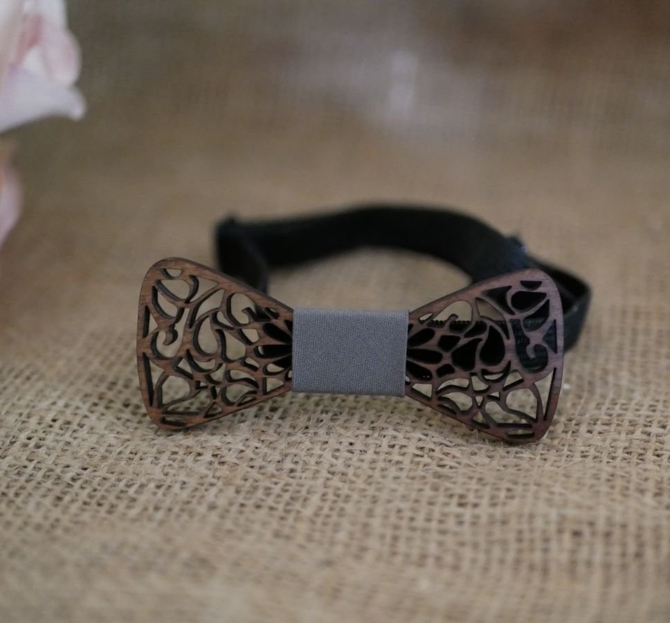 Mini houten strikje met elegante rondingen