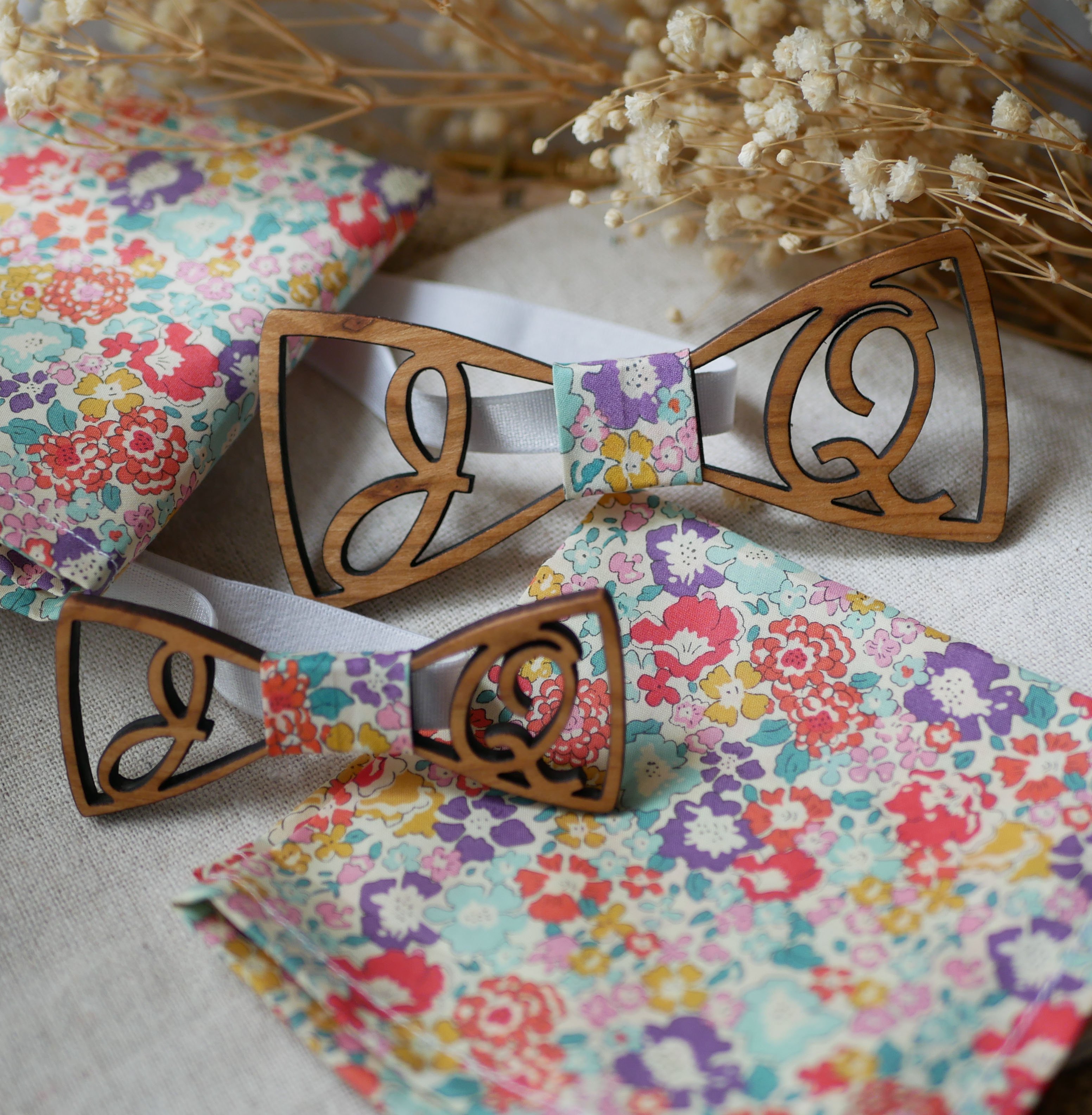 Mini houten strikje gepersonaliseerd met 2 initialen