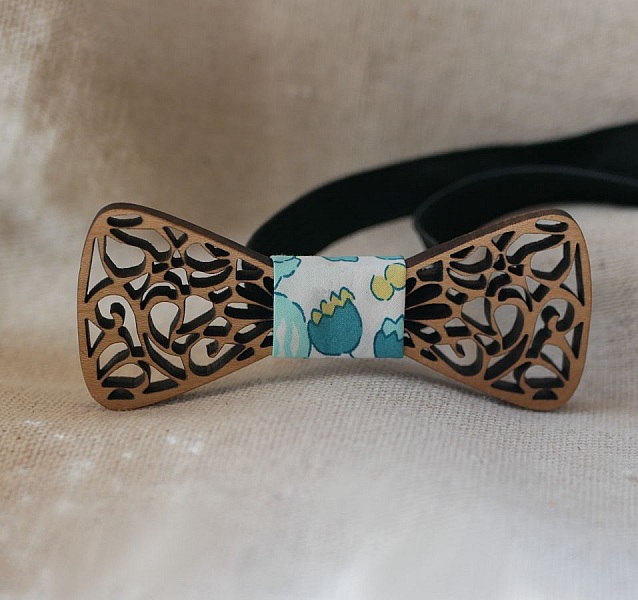 Mini houten strikje met elegante rondingen