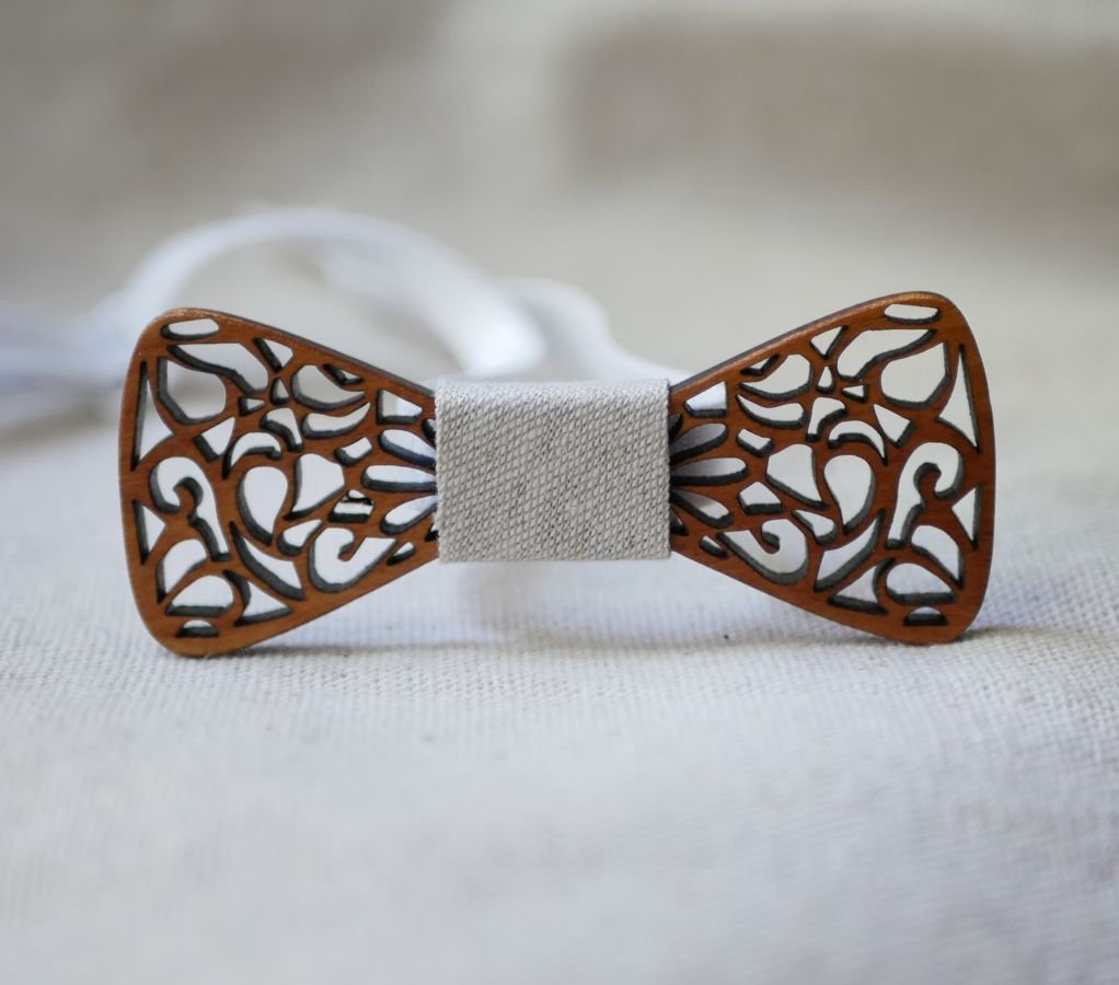 Mini houten strikje met elegante rondingen