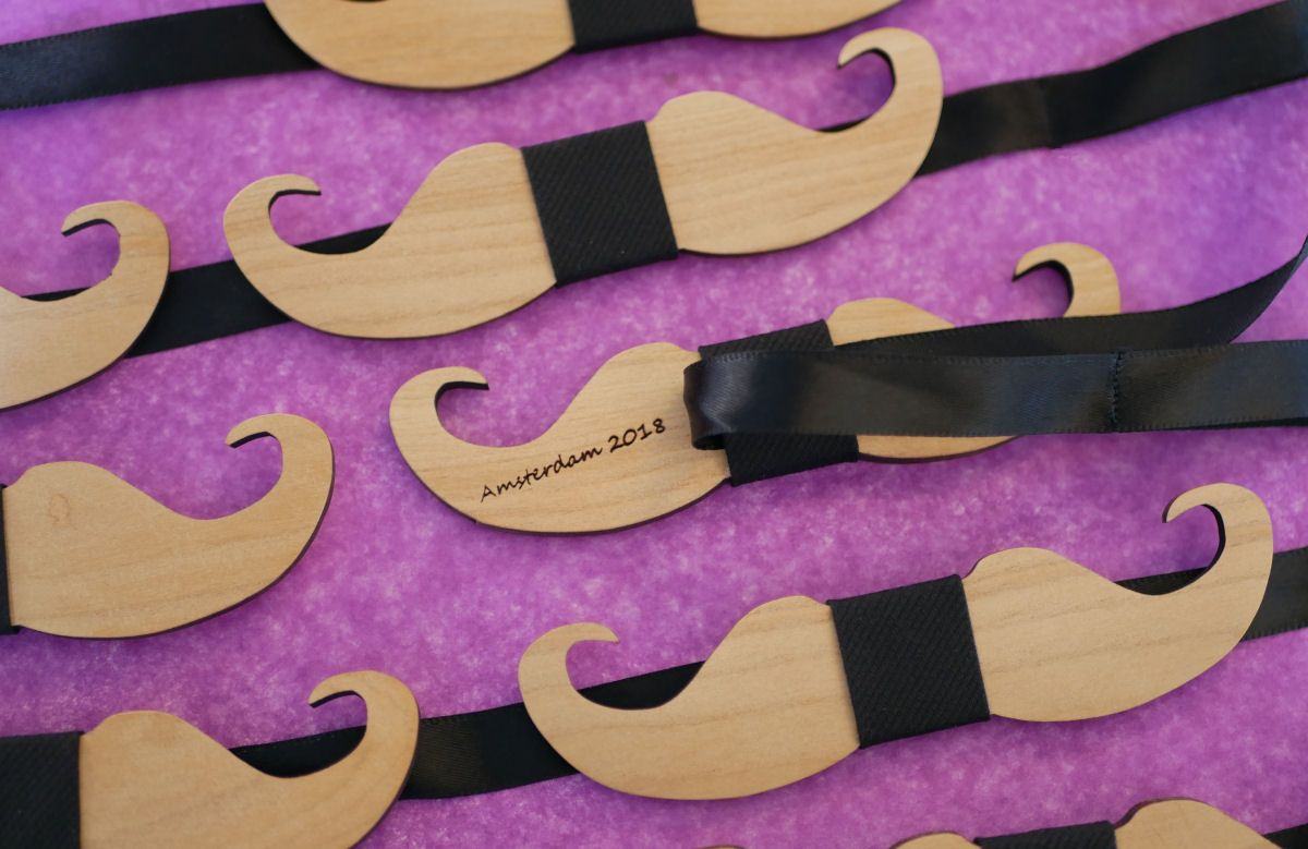 Kersenhout Moustache strik om te personaliseren made in France