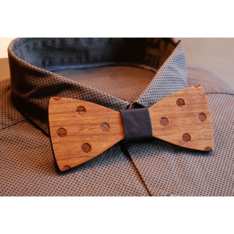 Gegraveerd houten polka dot strikje om te personaliseren