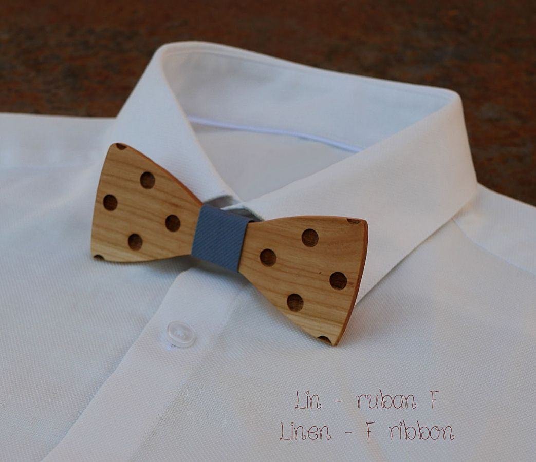 Gegraveerd houten polka dot strikje om te personaliseren
