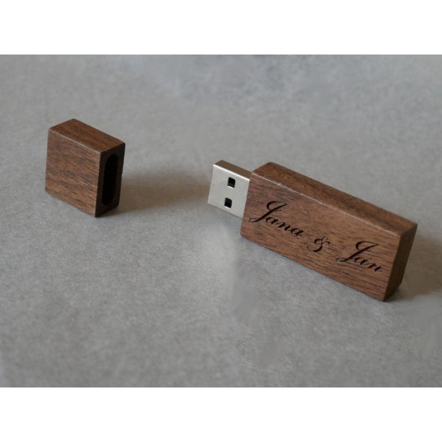 Kleine gegraveerde walnoothouten USB-sleutel om te personaliseren