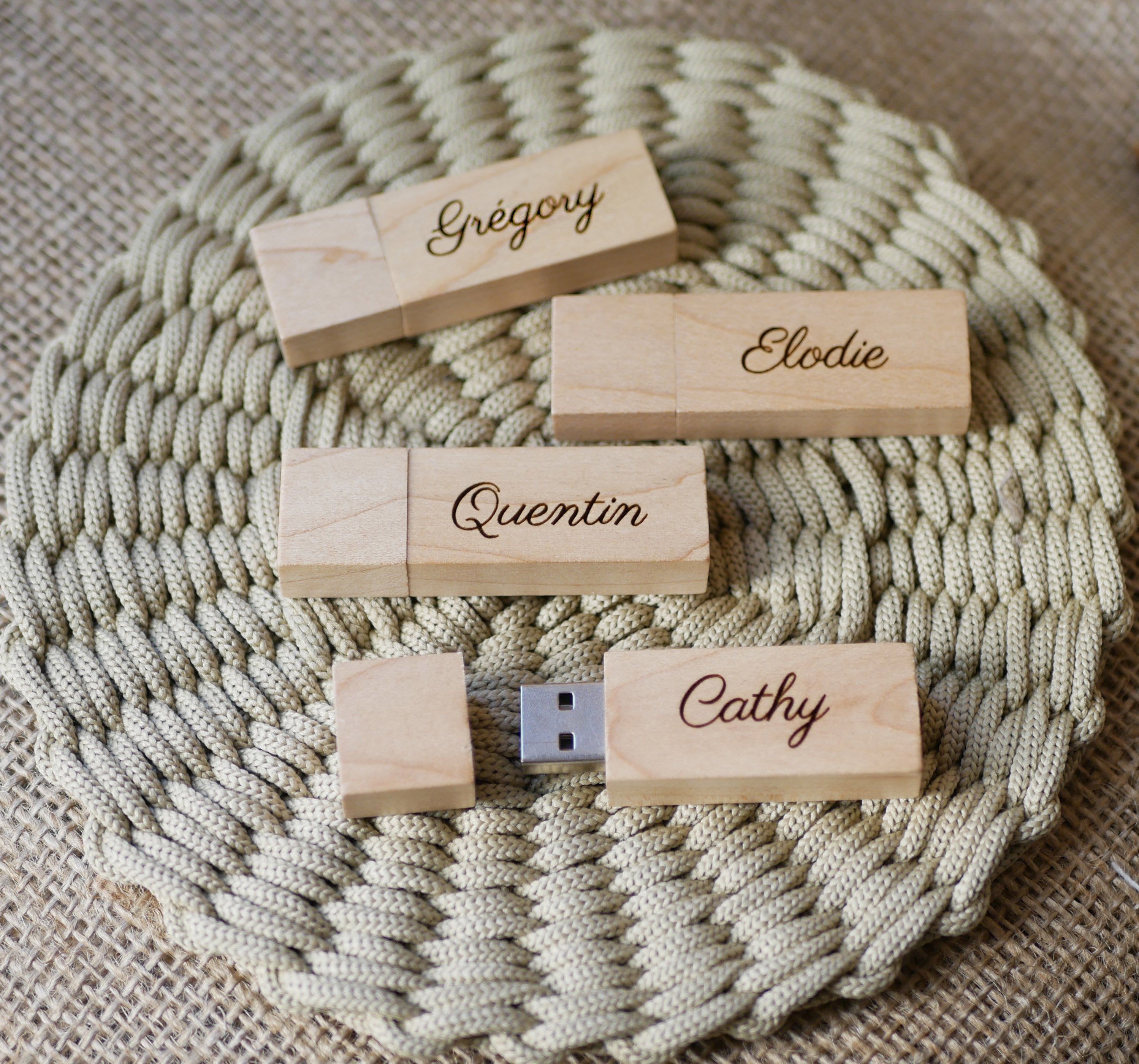 Kleine gegraveerde licht houten USB sleutel om te personaliseren 32Gb 2.0