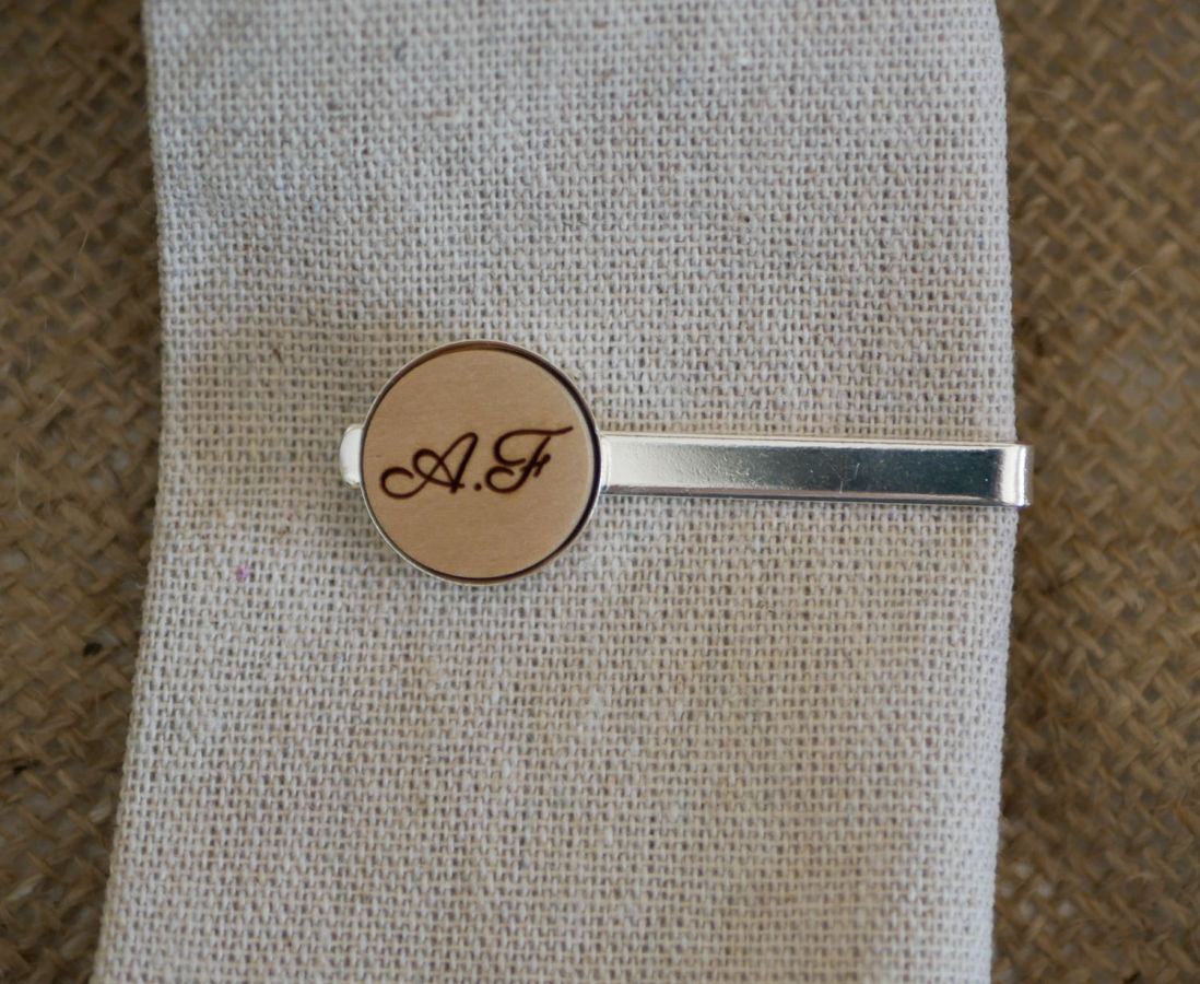 Dasschuif met gepersonaliseerde hout cabochon door gravure