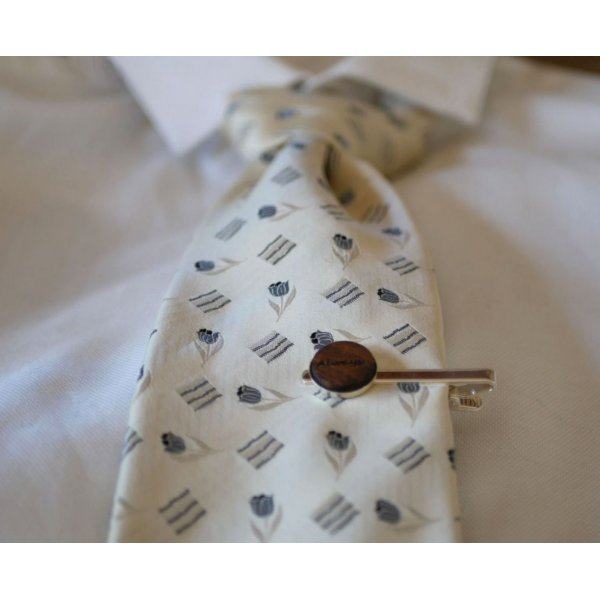 Dasschuif met gepersonaliseerde hout cabochon door gravure