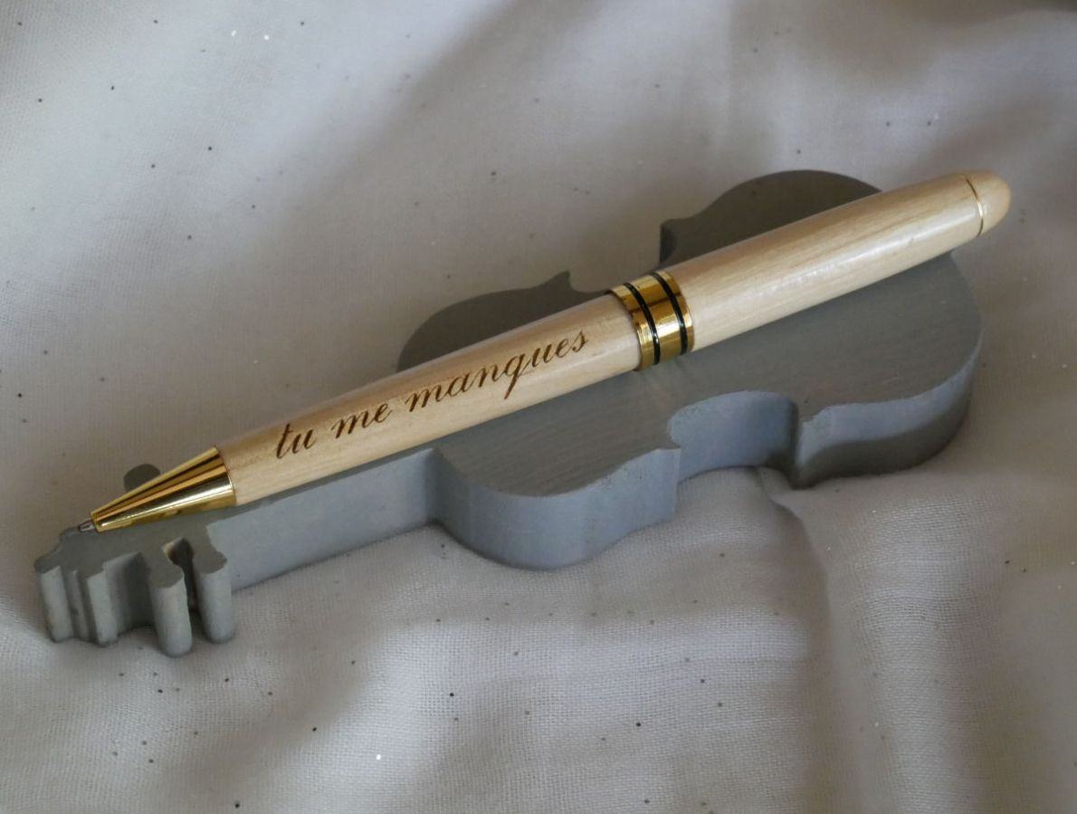 Houten pennendoosje met gegraveerde pen in een te personaliseren doosje 
