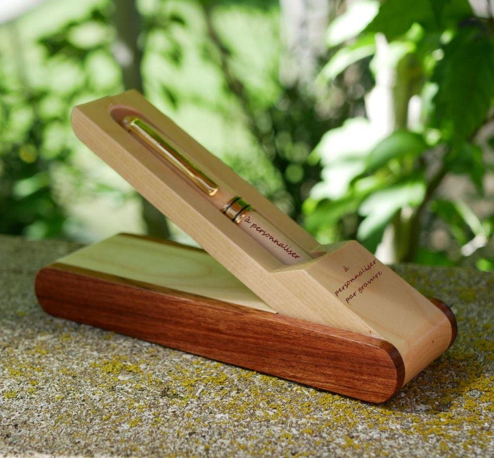 Houten pennendoosje met gegraveerde pen in een te personaliseren doosje 