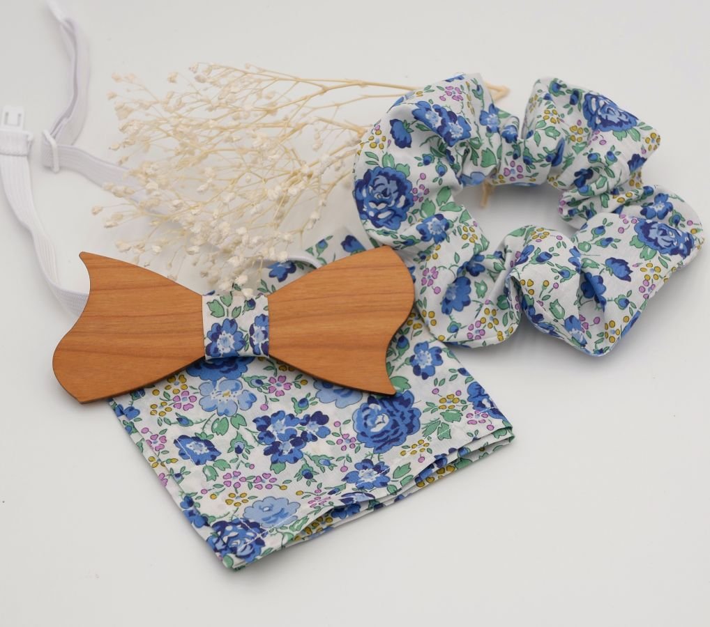 Liberty Blue zakje + scrunchie + houten strikje