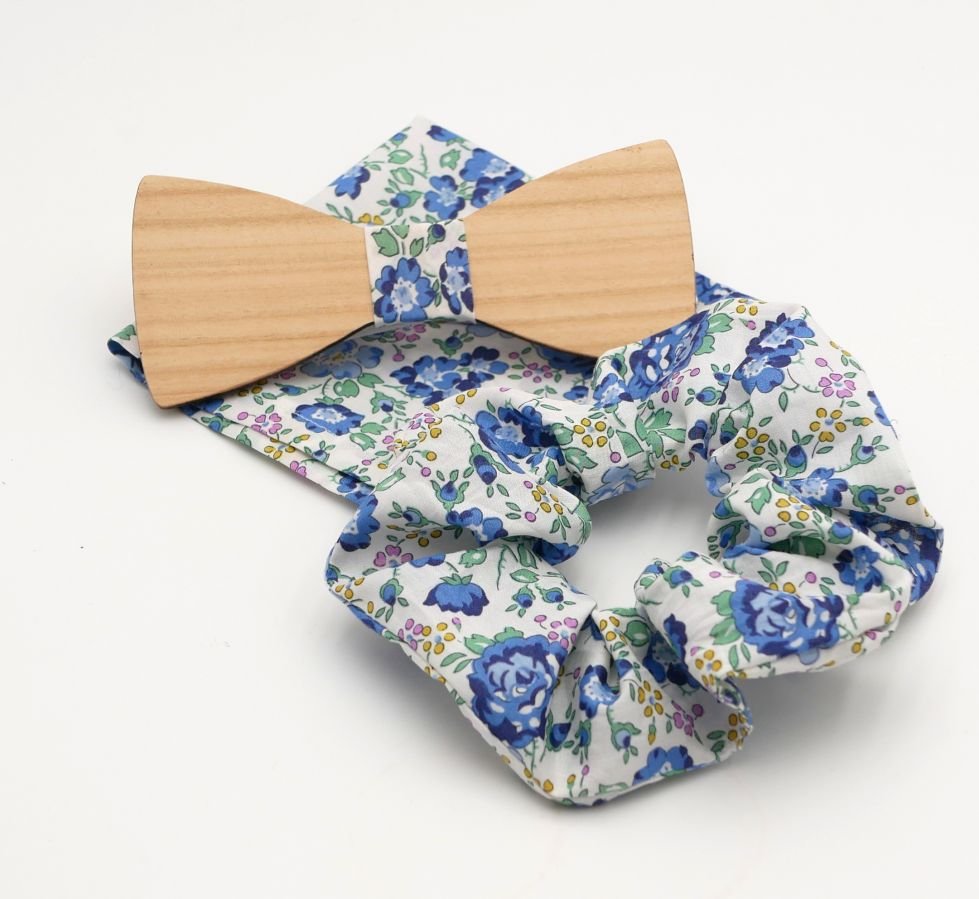 Liberty Blue zakje + scrunchie + houten strikje