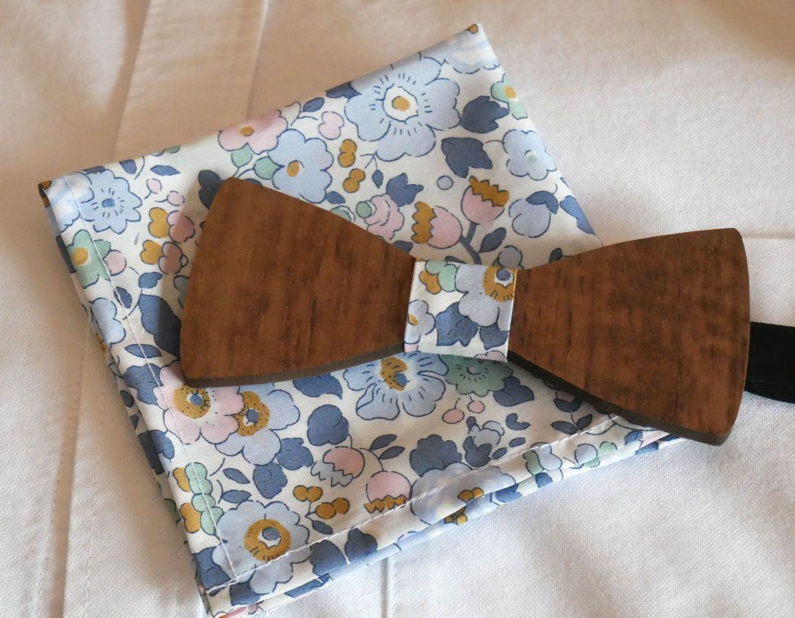 Liberty Denim blauw tasje en personaliseerbaar houten strikje
