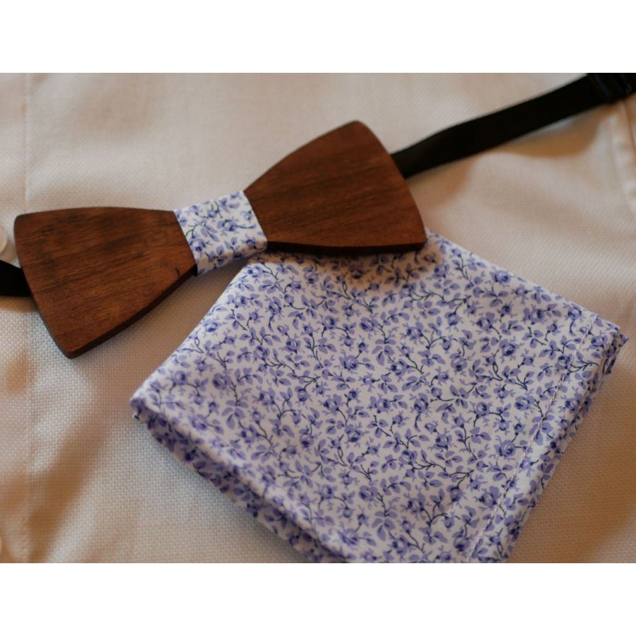 Mickael Liberty clutch bag met blauwe bloemen en houten strik, personaliseerbaar