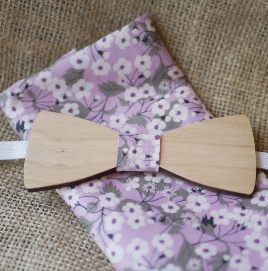 Liberty Mitsi clutch bag met mauve bloemen en houten strikje