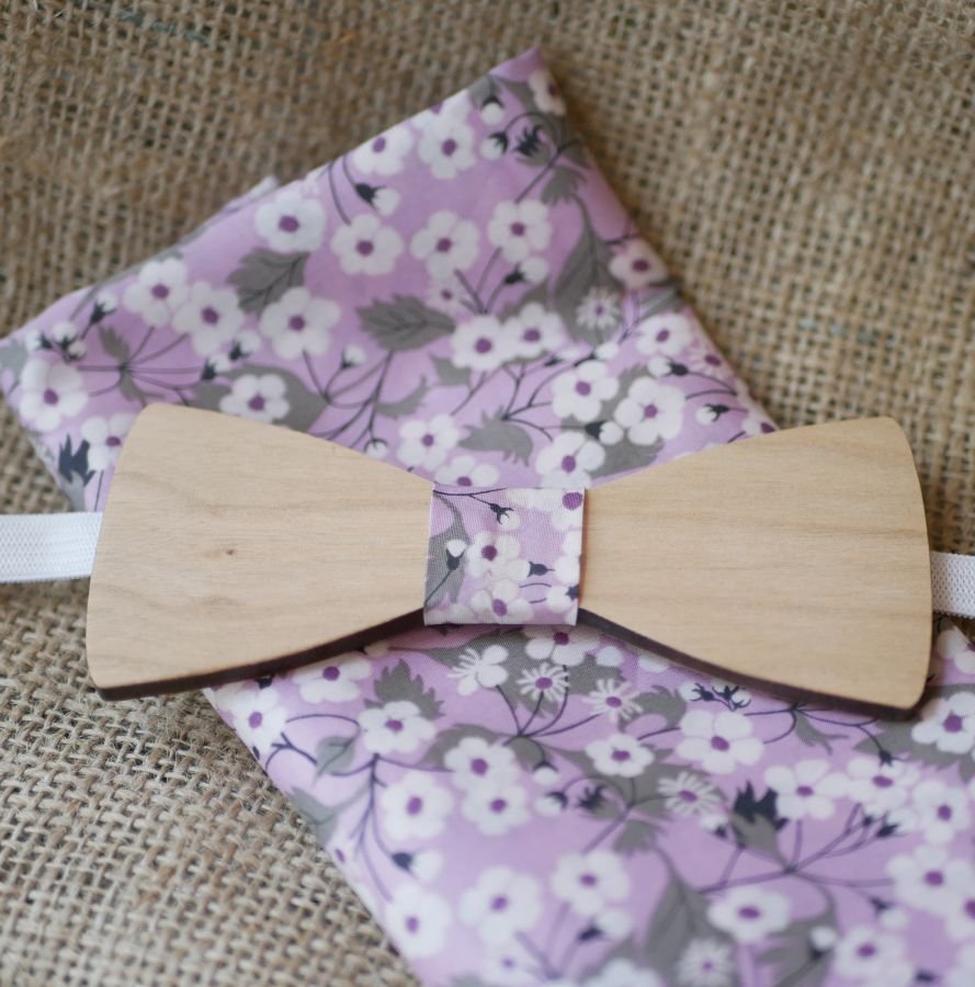 Liberty Mitsi clutch bag met mauve bloemen en houten strikje