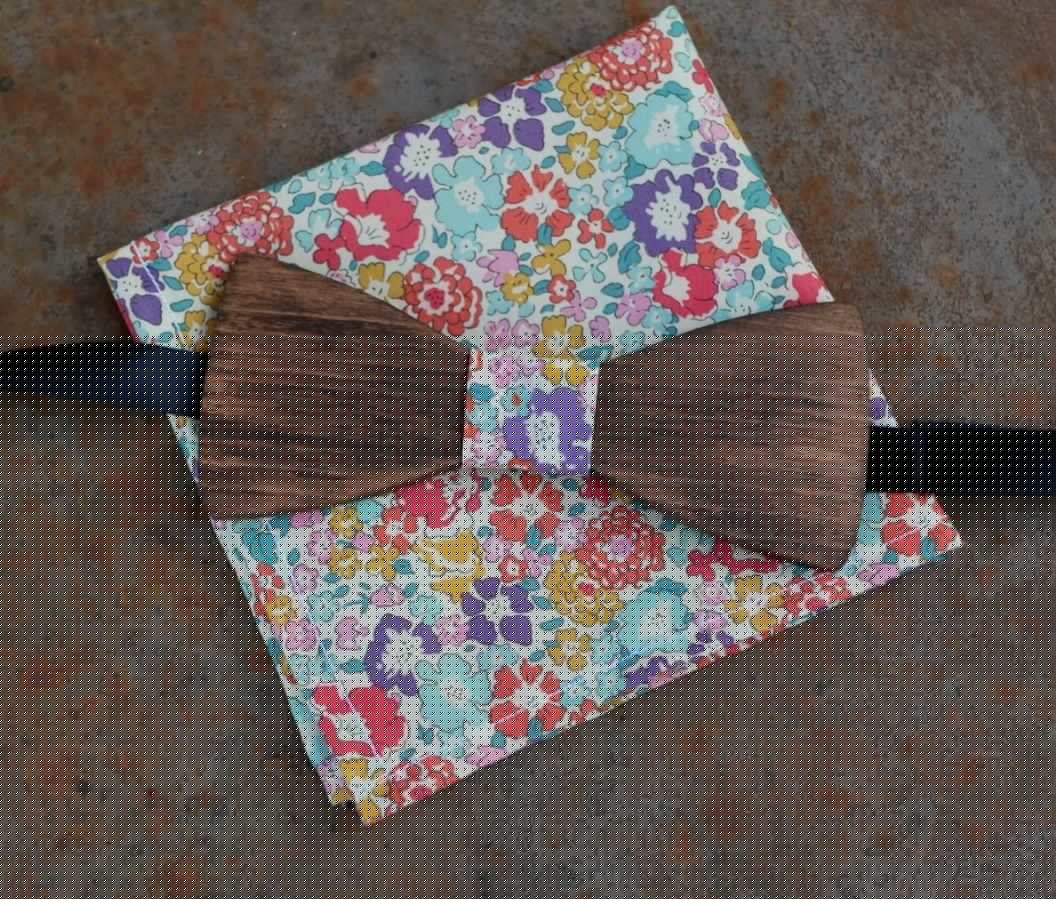 Liberty L12 clutch bag en houten strik, personaliseerbaar