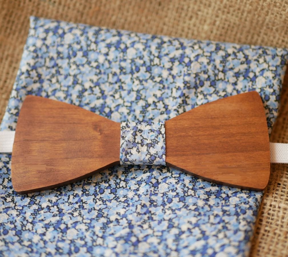 Liberty Pepper Blauw zakje + scrunchie + personaliseerbaar houten strikje