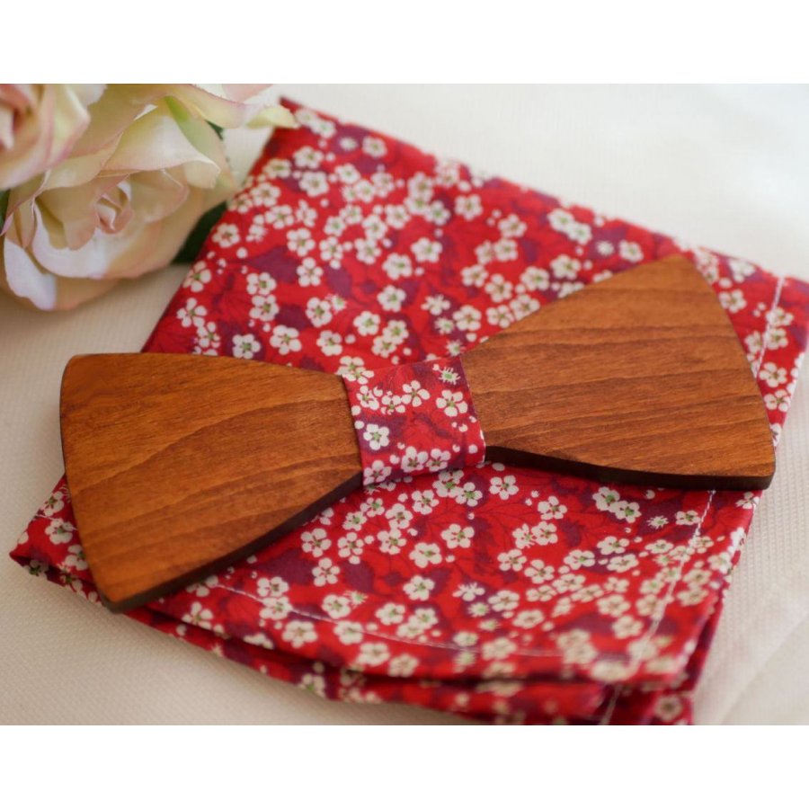 Houten vlinderdas en pakzak in rood Liberty 
