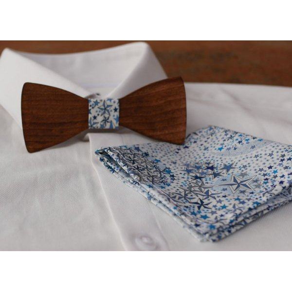 Pochette Liberty &eacute;toiles bleues  et noeud papillon en bois personnalisable