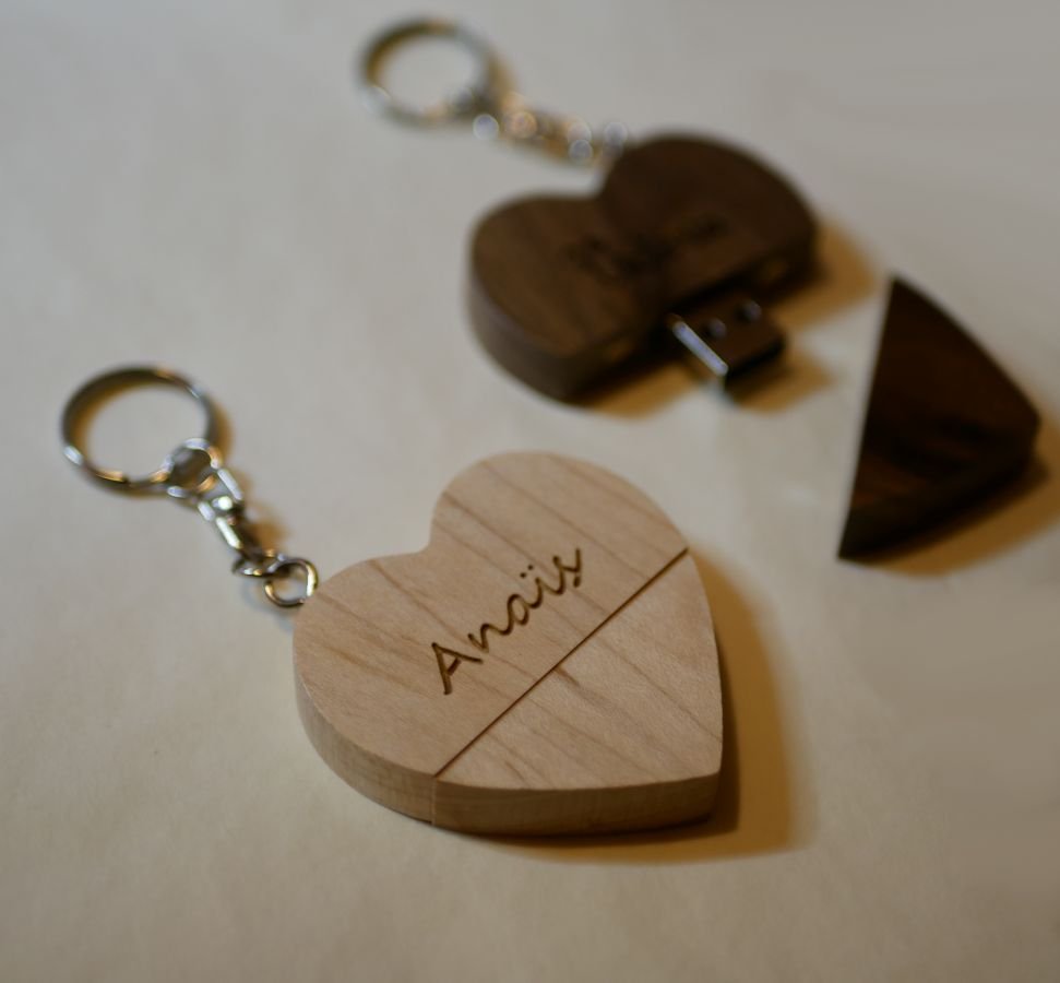 Gegraveerde houten hart USB-sleutelhanger om te personaliseren