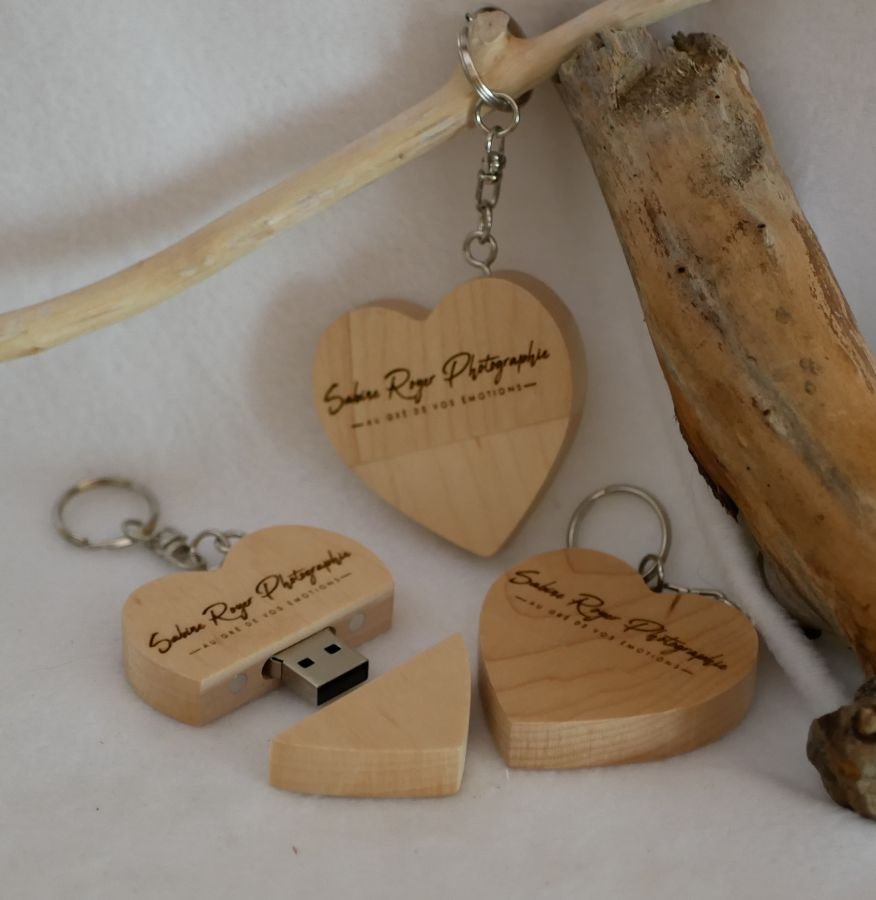 Gegraveerde houten hart USB-sleutelhanger om te personaliseren