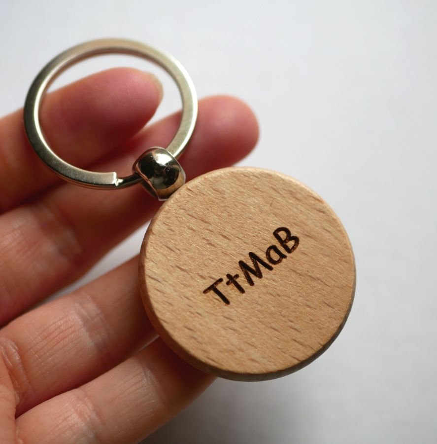 Ronde houten sleutelhanger te personaliseren door gravure