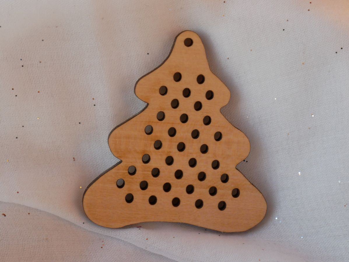 Houten kerstboom om zelf te borduren 