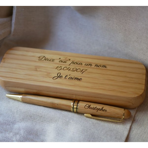 Stylo en bambou grav&eacute; dans coffret en bois massif personnalis&eacute;