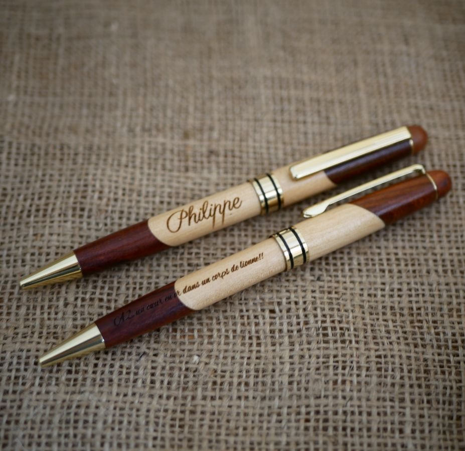 Gegraveerde tweekleurige houten pen om te personaliseren