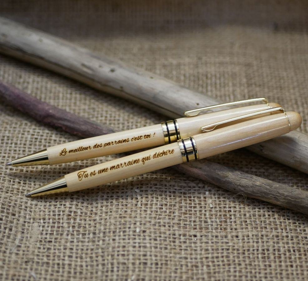 Gegraveerde licht houten pen om te personaliseren