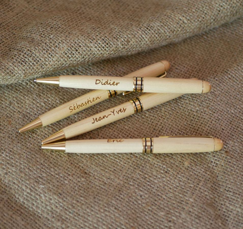Gegraveerde licht houten pen om te personaliseren