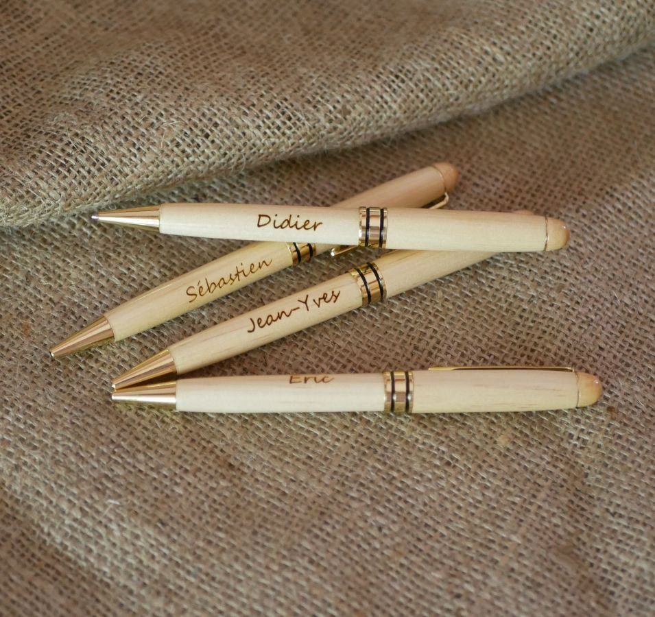 Gegraveerde licht houten pen om te personaliseren