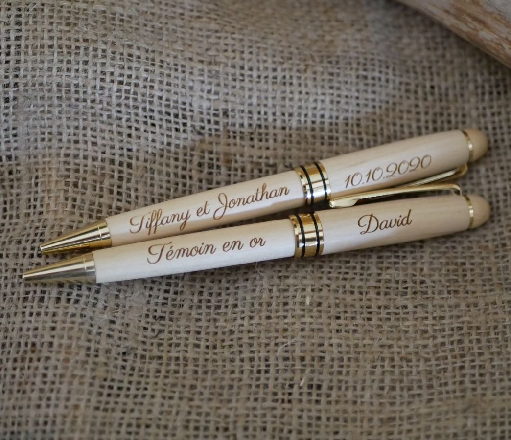 Gegraveerde licht houten pen om te personaliseren