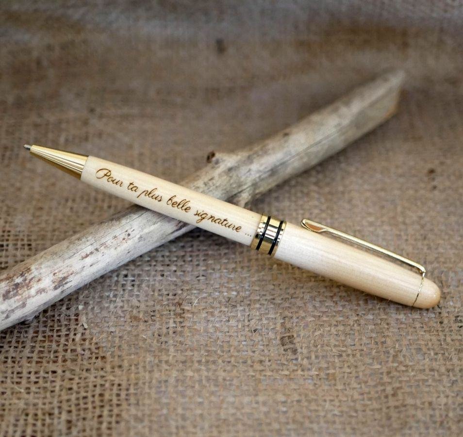 Gegraveerde licht houten pen om te personaliseren