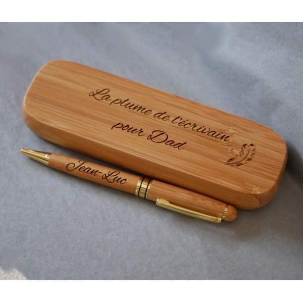 Stylo en bambou grav&eacute; dans coffret en bois massif personnalis&eacute;