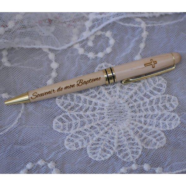 Gegraveerde esdoornhouten pen in een massief houten doosje