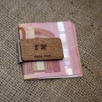 Gegraveerde houten geldclip om te personaliseren