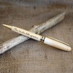 Gegraveerde licht houten pen om te personaliseren
