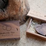 32 GB Heart USB Flash Drive in een donkerhouten doosje