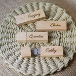 Kleine gegraveerde licht houten USB sleutel om te personaliseren 32Gb 2.0