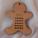 Houten kerstkoekjesman om zelf te borduren en te versieren 