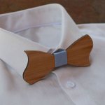 Originele asymmetrische strik in kersenhout om te personaliseren