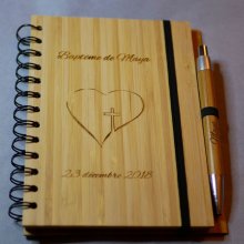 Houten gastenboek voor doop of religieuze ceremonie