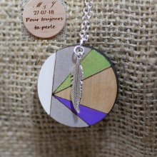 Houten hanger beschilderd in kleuren aan zilveren ketting, te personaliseren