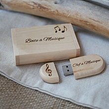 USB-stick van 128 GB, 3.0, in een gepersonaliseerde doos van licht esdoornhout